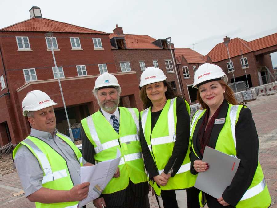 Landscape-l-to-r-Beal-Homes-site-agent-John-Ellis-Simon-Stallard-of-Kingswood-Parks-Development-Company-Sue-Waudby-and-Francesca-Burke-of-Beal-Homes-at-The-Village-Lofts