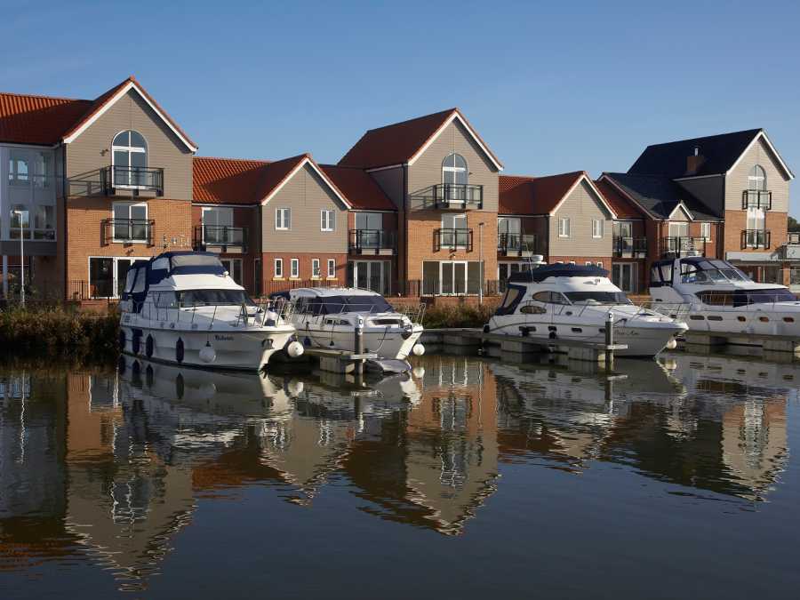 The-Quays -Burton-Waters -Lincolnshire---pic-2